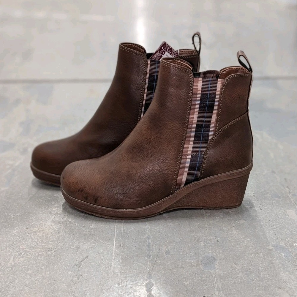 Coastal Boho Brown Wedge‎ Chelsea Boots Muk Luks England Oxford NWOB Size 9